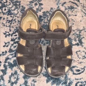 Boys primigi sandals size 29